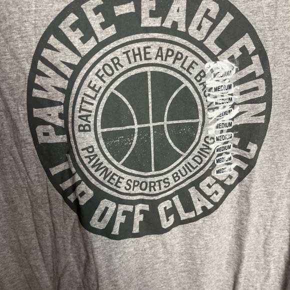 NWT Parks and Rec t-shirt Pawnee-Eaglton M unisex - Picture 2 of 6